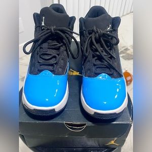 Air Jordan Unisex Youth Size 6 in Amazing Condition with the Box